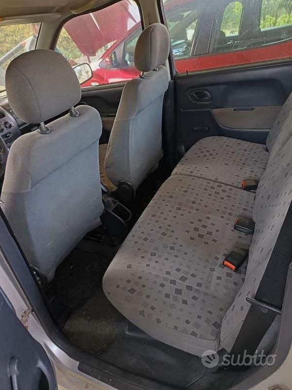 Usata Opel Agila 58 CV (42 kW) 2002 Grigio Utilitaria