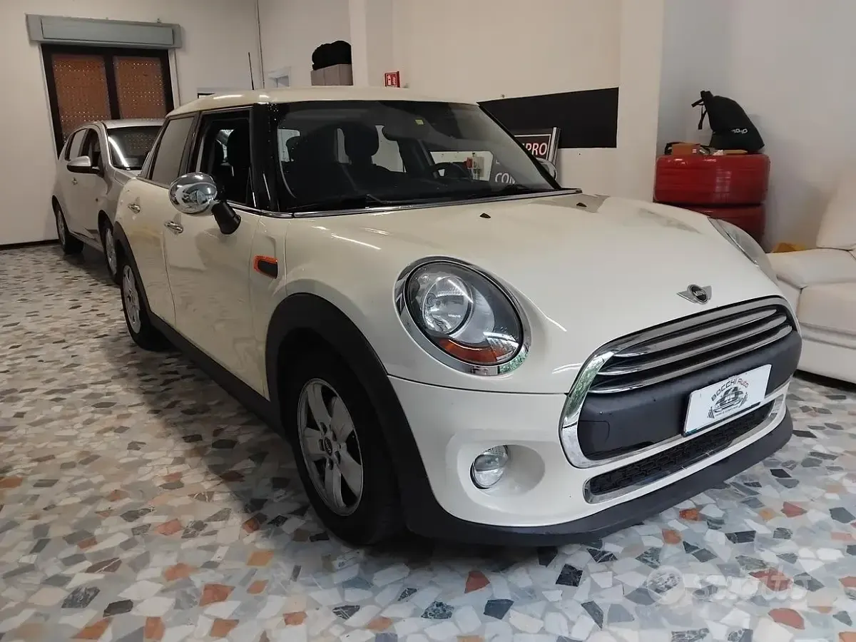 Usata Mini ONE 102 CV (75 kW) 2015 Beige Utilitaria
