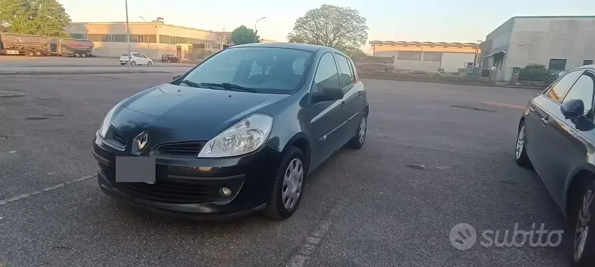 Usata Renault Clio II 75 CV (55 kW) 2007 Berlina