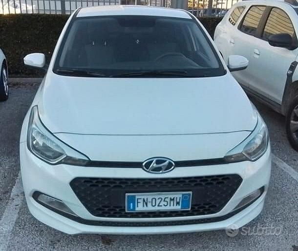 Bianco Usata 2018 Hyundai i20 Classic Tre volumi | 6900 € (Super prezzo) - Immagine 1/4