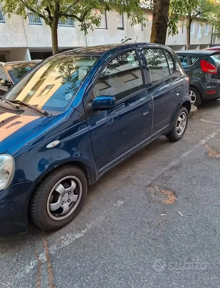 Usata Toyota Yaris 65 CV (47 kW) 2004 Berlina
