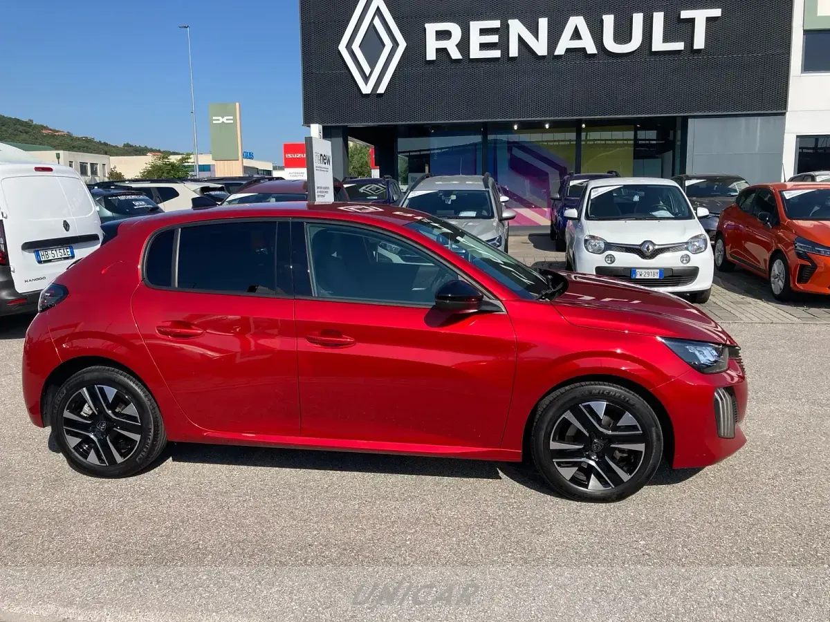 Usata Peugeot 208 Allure 101 CV (74 kW) 2025 Rosso Utilitaria