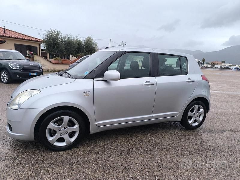 Usata Suzuki Swift GLX 2005 Grigio Berlina