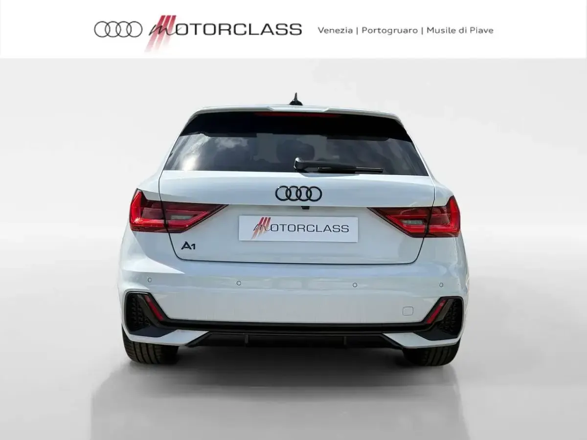 Nuova Audi A1 Sportback S-Line 116 CV (85 kW) 2026 Bianco ghiacciaio metallizzato Utilitaria