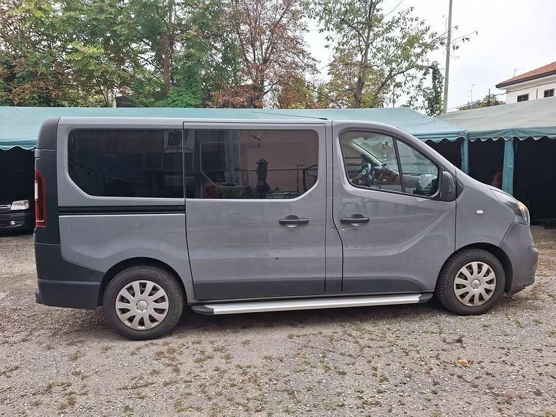 Usata Opel Vivaro 140 CV (102 kW) 2015 Grigio Monovolume