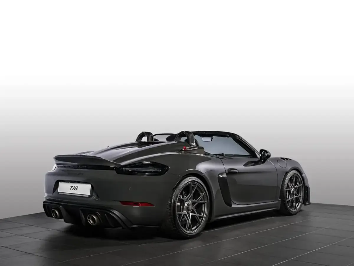 Nuova Porsche 718 Spyder 2026 Colore su campione/capote nera con finiture grigio artico Cabrio