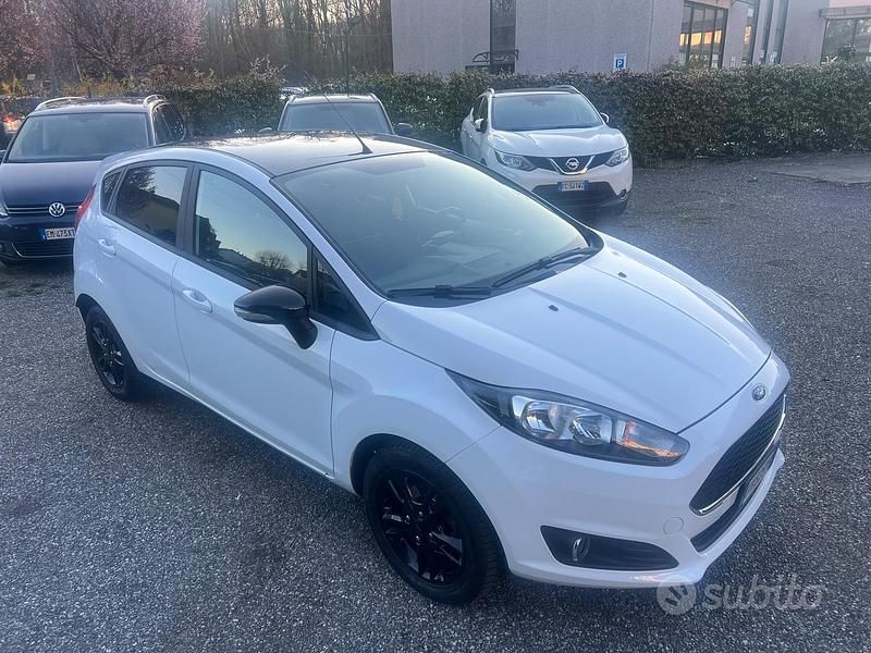 Usata Ford Fiesta 95 CV (69 kW) 2017 Bianco Berlina