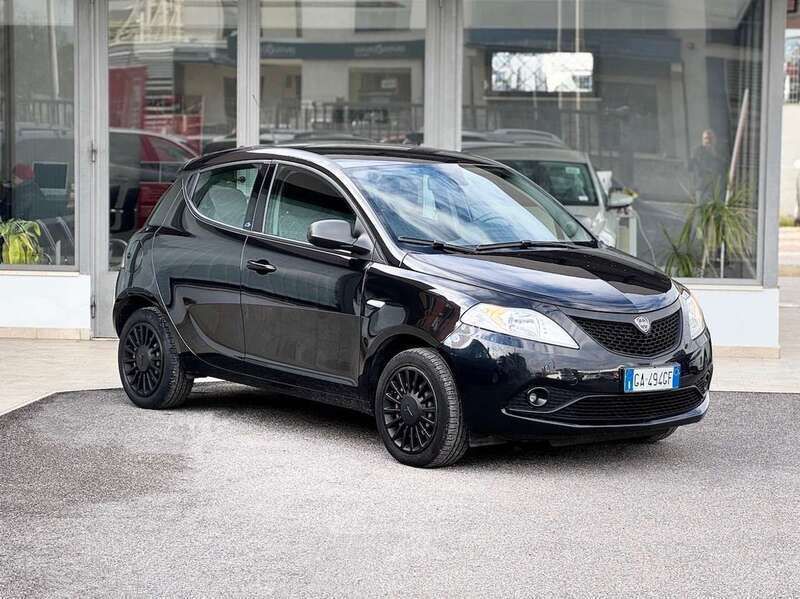 Nero Usata 2020 Lancia Ypsilon Due volumi | 9900 € (Buon prezzo) - Immagine 1/4