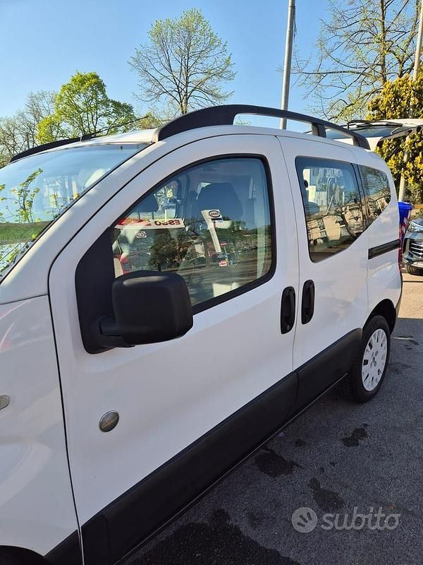 Usata Peugeot Bipper 75 CV (55 kW) 2013 Bianco Monovolume