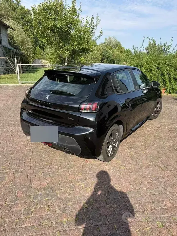 Usata Peugeot 208 Active 102 CV (75 kW) 2022 Nero Utilitaria