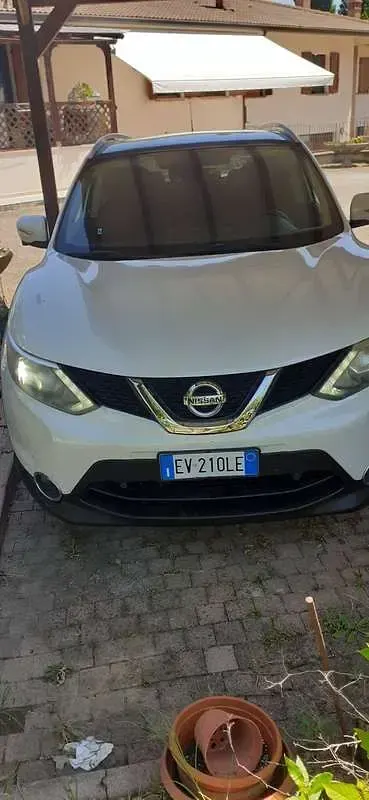 Usata Nissan Qashqai Tekna 110 CV (80 kW) 2014 Bianco SUV