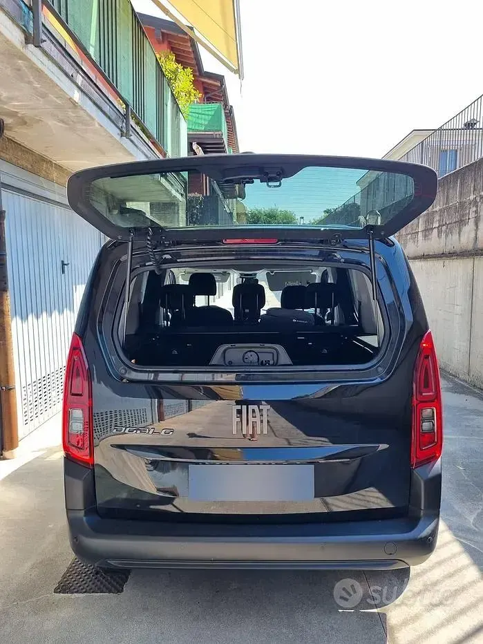 Usata Fiat Doblò 102 CV (75 kW) 2024 Nero Monovolume