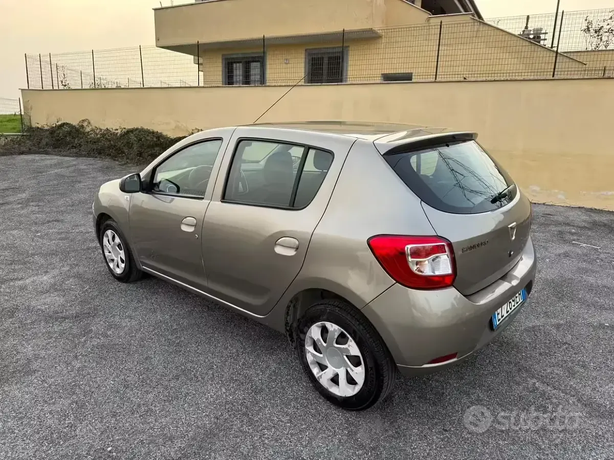 Usata Dacia Sandero Stepway 90 CV (66 kW) 2017 Giallo Berlina
