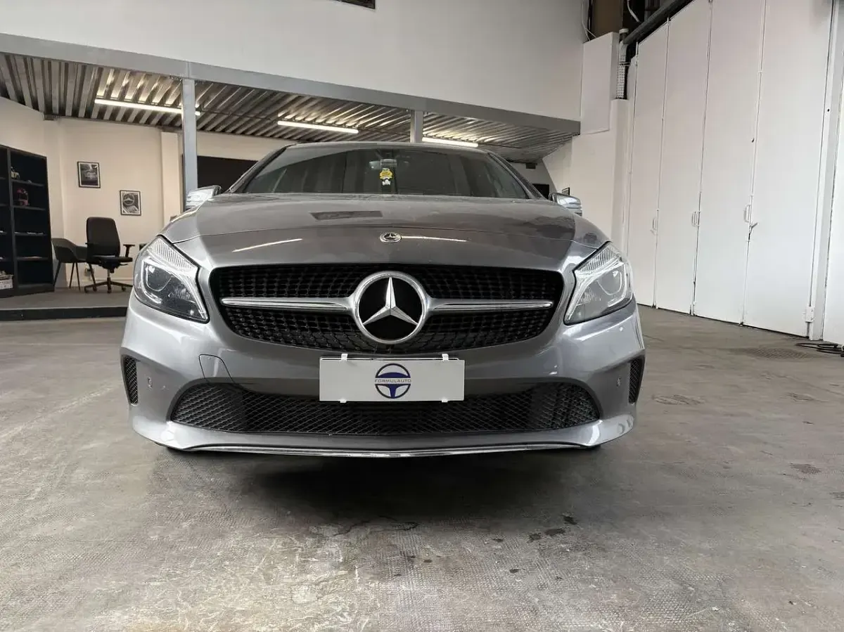 Usata Mercedes A180 109 CV (80 kW) 2017 Grigio Utilitaria