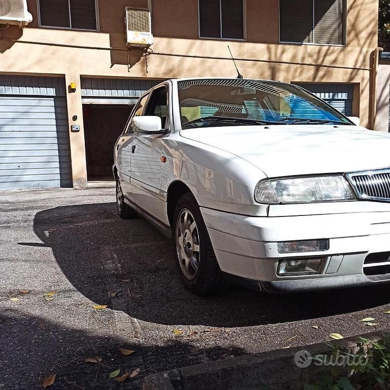 Usata Lancia Delta 103 CV (75 kW) 1999 Bianco Utilitaria