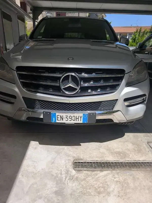 Usata Mercedes ML250 204 CV (150 kW) 2012 Grigio SUV