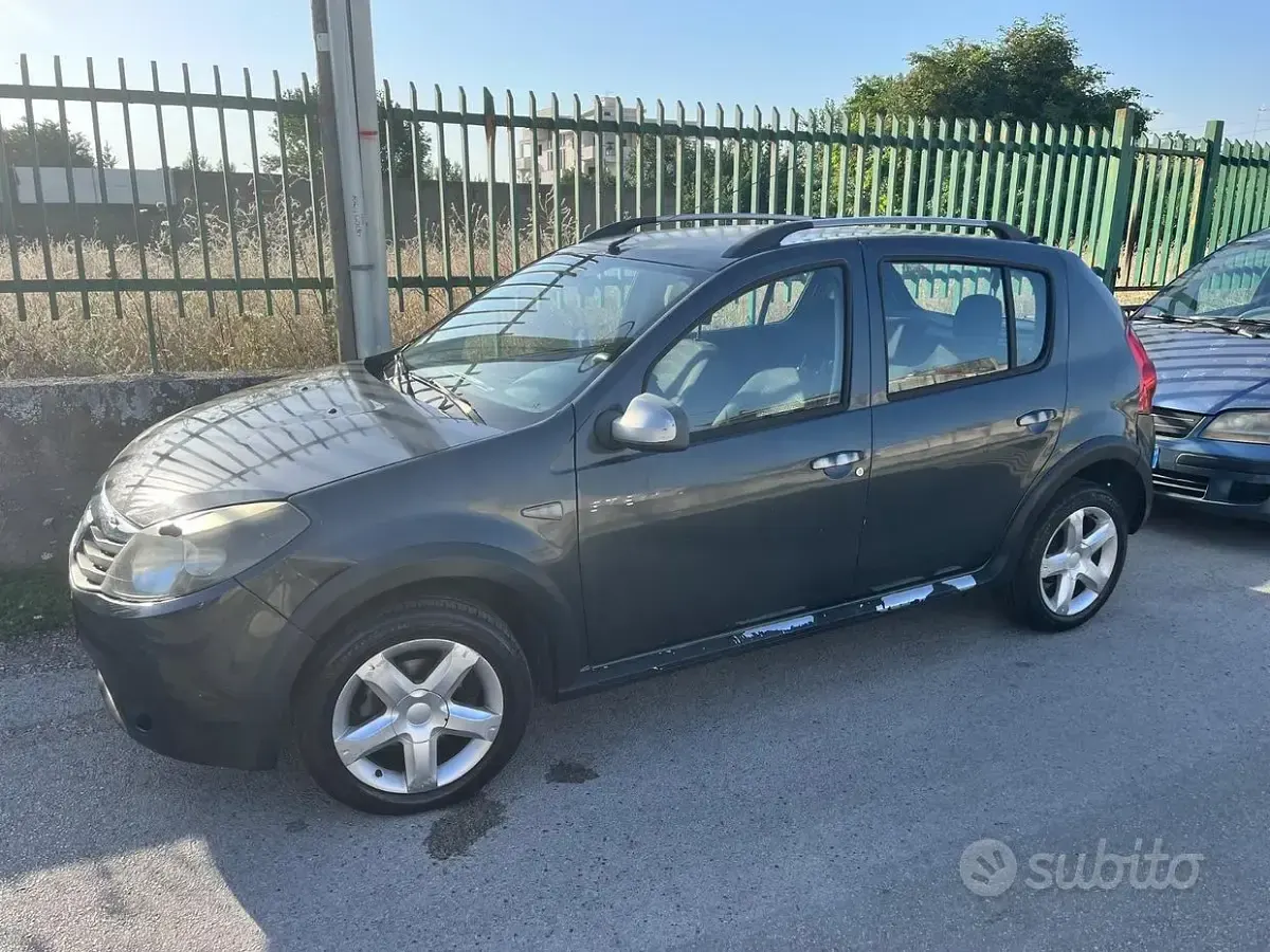 Usata Dacia Sandero Stepway 84 CV (61 kW) 2011 Grigio Berlina