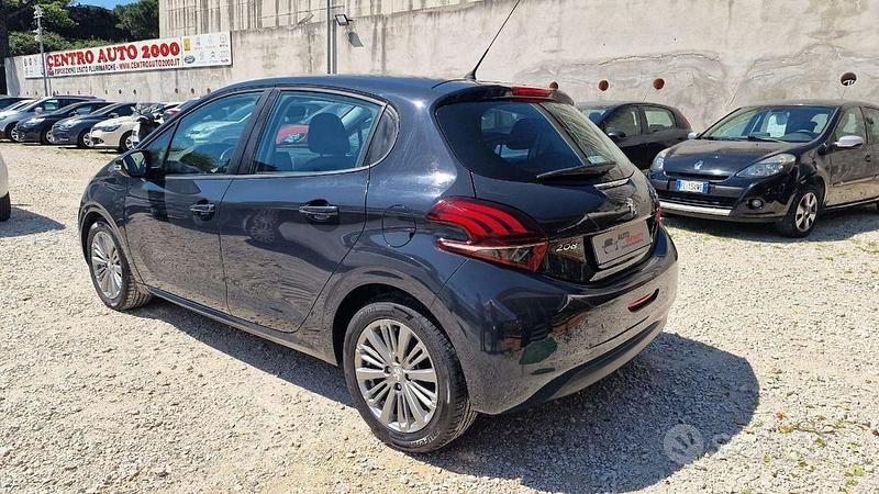 Usata Peugeot 208 Allure 92 CV (67 kW) 2016 Grigio Utilitaria