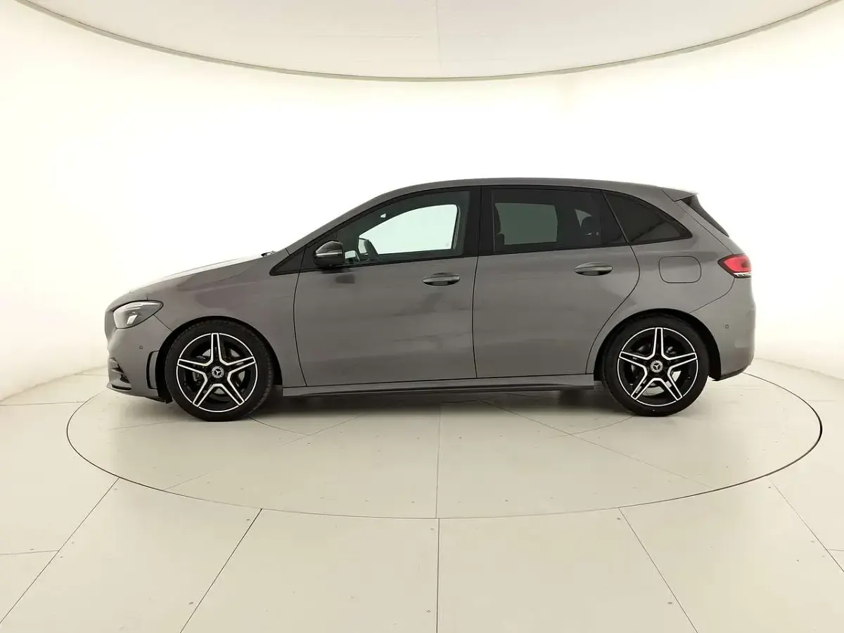 Usata Mercedes B200 Premium 150 CV (110 kW) 2022 Grigio Utilitaria