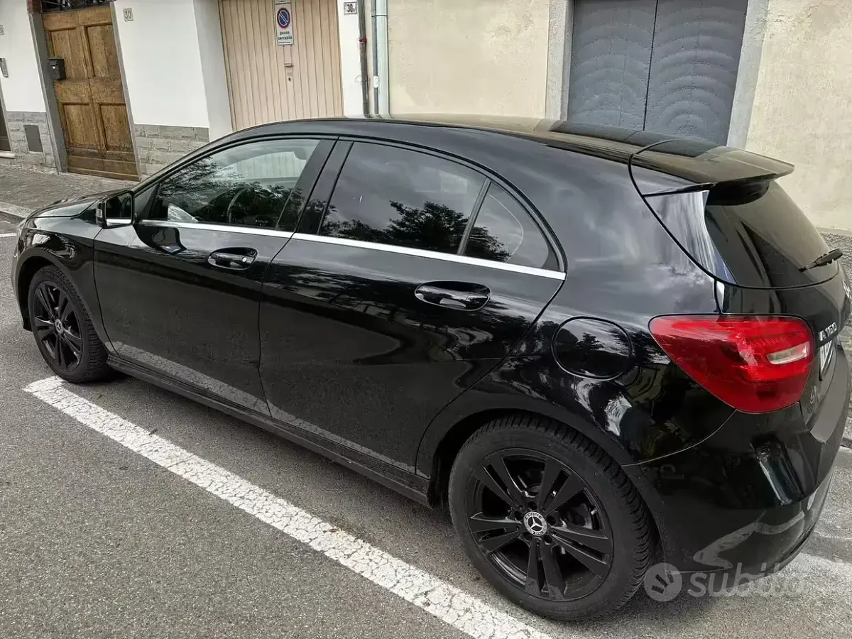 Usata Mercedes A160 Business 102 CV (75 kW) 2018 Nero Utilitaria