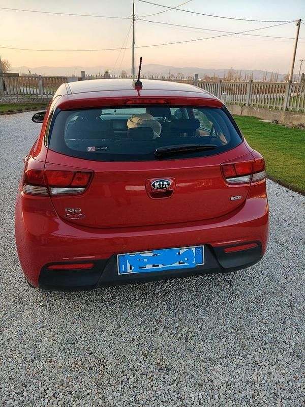 Gebraucht Kia Rio Active 77 PS (56 kW) 2017 Rot Kleinwagen