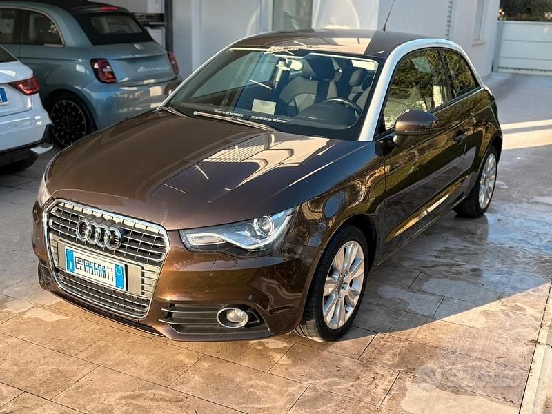 Marrone Usata 2012 Audi A1 Ambition Tre volumi | 7500 € (Ottimo prezzo) - Immagine 1/4