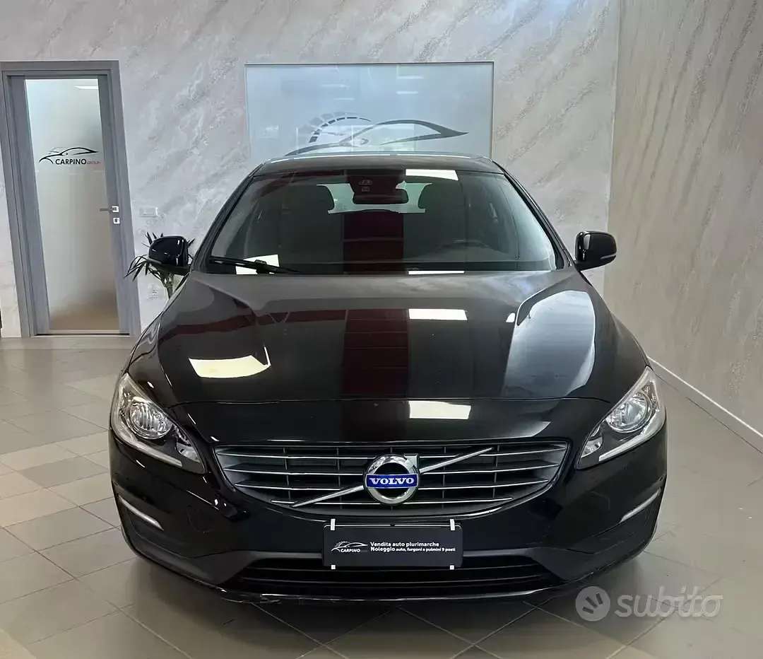 Usata Volvo V60 Momentum 115 CV (84 kW) 2014 Nero Station wagon