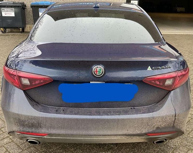 Usata Alfa Romeo Giulia Tech Edition 160 CV (117 kW) 2019 Blu/azzurro Berlina