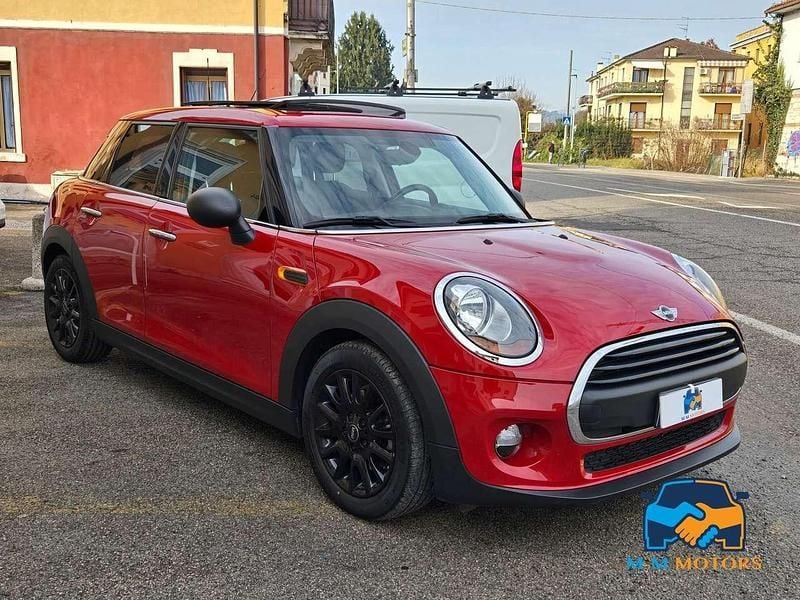 Usata Mini ONE Hype 102 CV (75 kW) 2016 Rosso Utilitaria