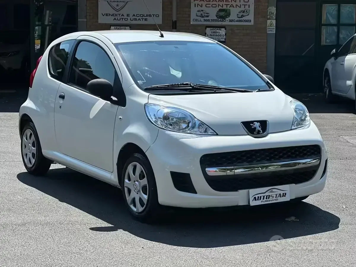 Usata Peugeot 107 Access 68 CV (50 kW) 2013 Beige Utilitaria
