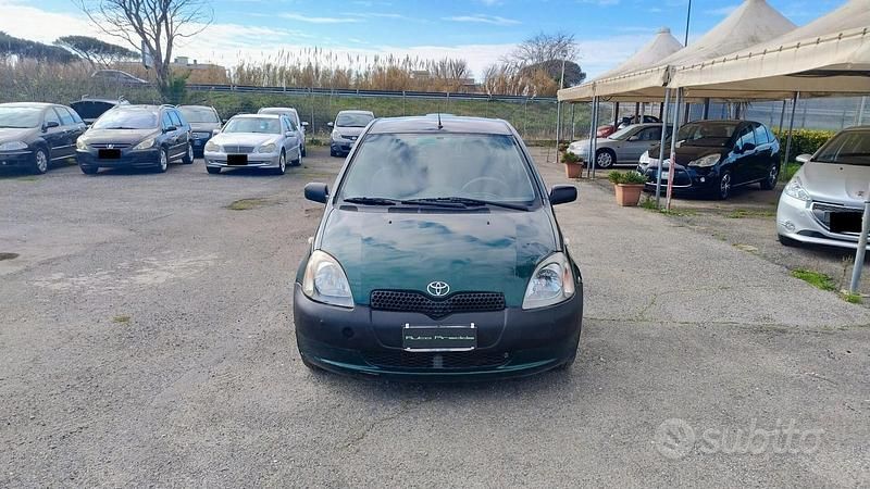 Usata Toyota Yaris 67 CV (49 kW) 2002 Verde Berlina