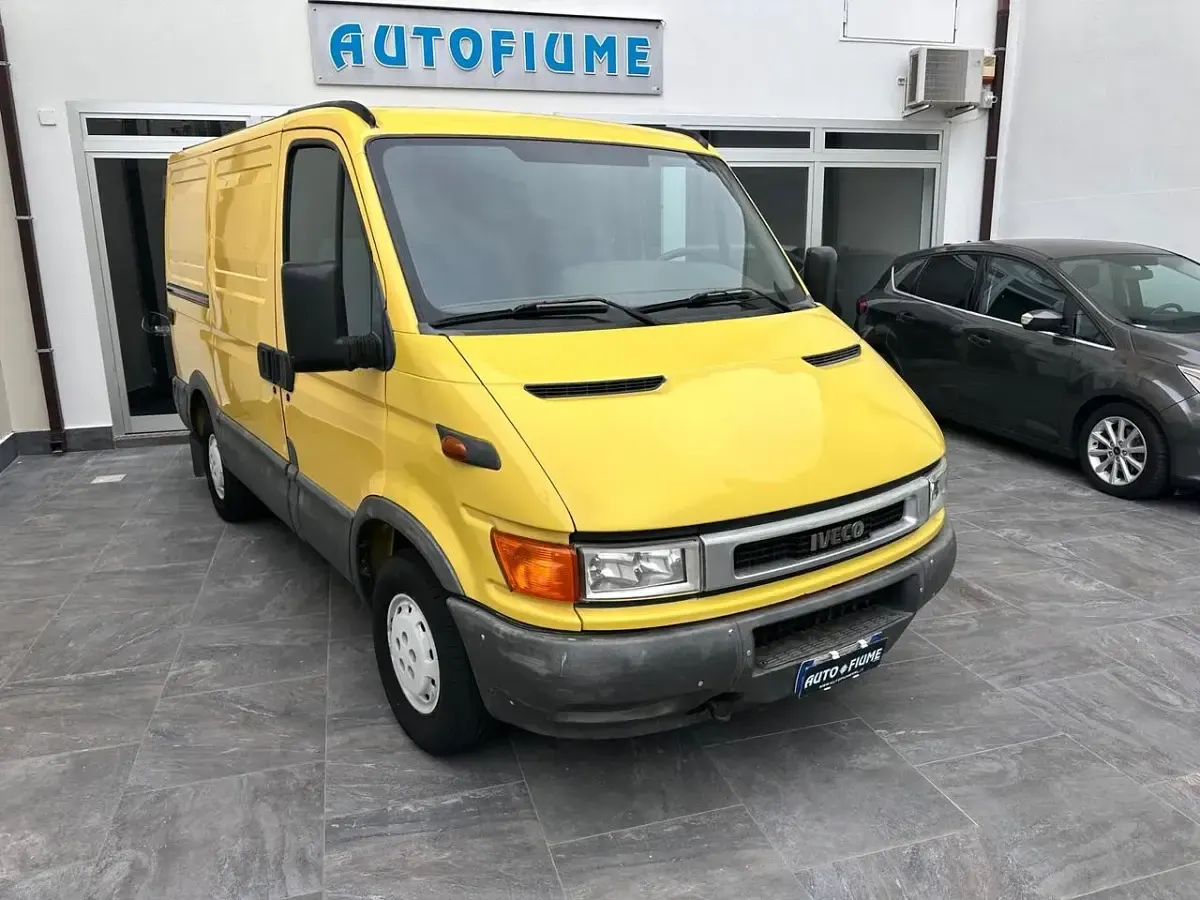 Usata Iveco Daily 89 CV (65 kW) 2003 Giallo