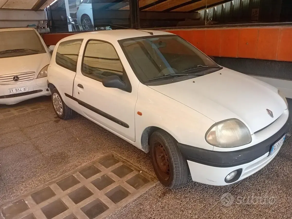 Usata Renault Clio 58 CV (42 kW) 1999 Bianco Berlina
