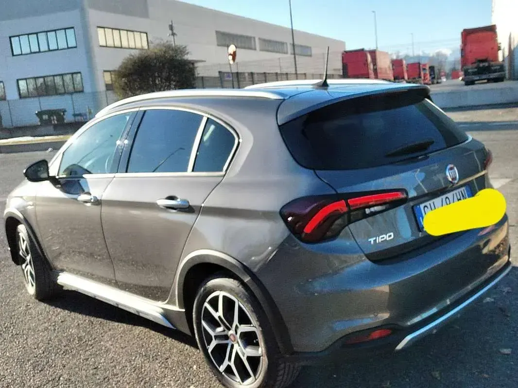 Usata Fiat Tipo Cross 95 CV (69 kW) 2021 Grigio Berlina