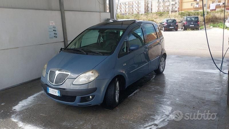 Usata Lancia Musa 2005 Grigio Monovolume