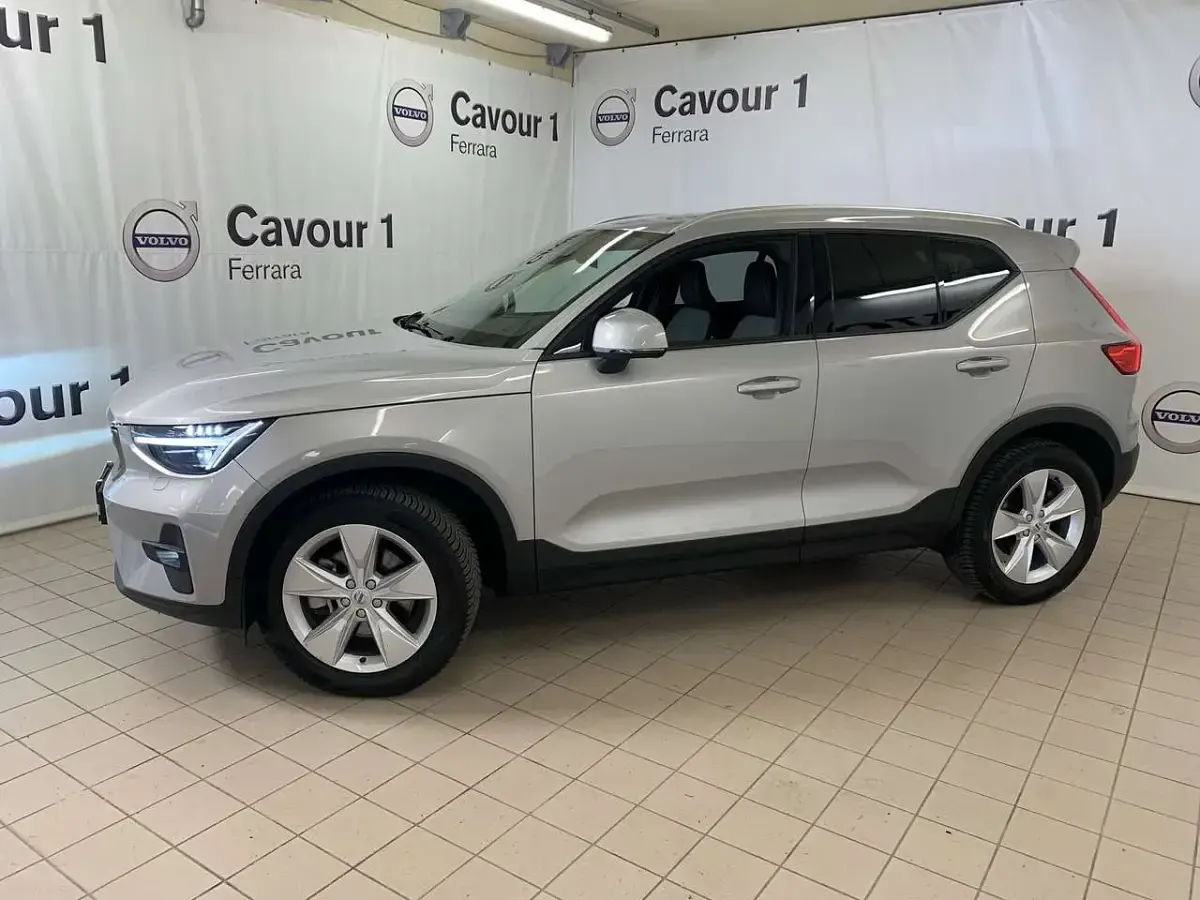 Usata Volvo XC40 Core 163 CV (119 kW) 2025 Argento SUV