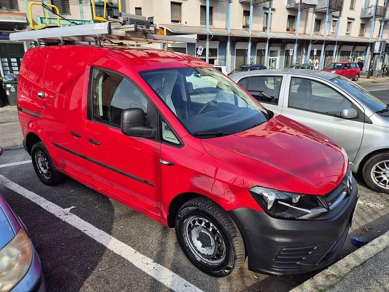 Begagnad VW Caddy 110 HK (80 kW) 2016 Röd Minibuss