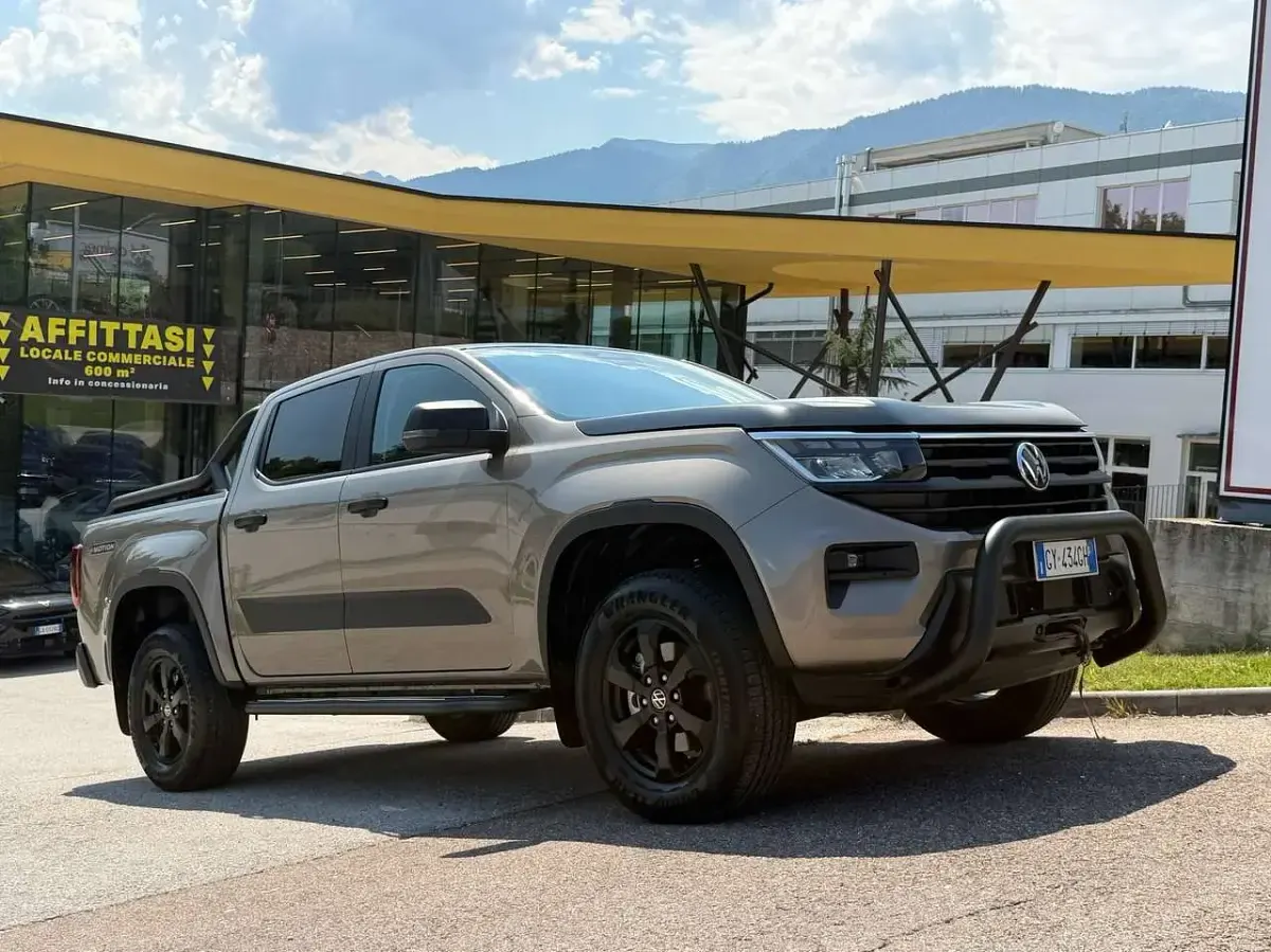 Usata VW Amarok Life 205 CV (150 kW) 2025 Beige Pick-up