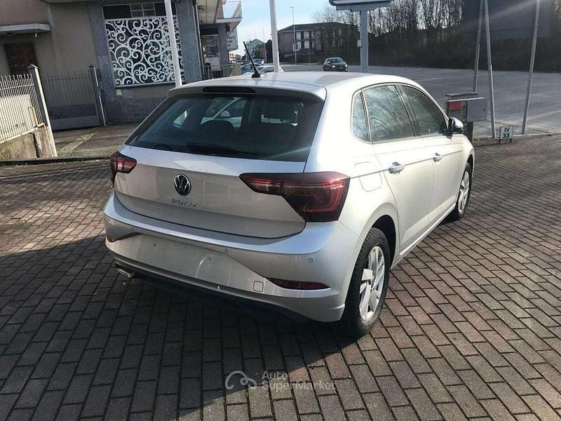 Usata VW Polo Style 94 CV (69 kW) 2022 Argento Utilitaria