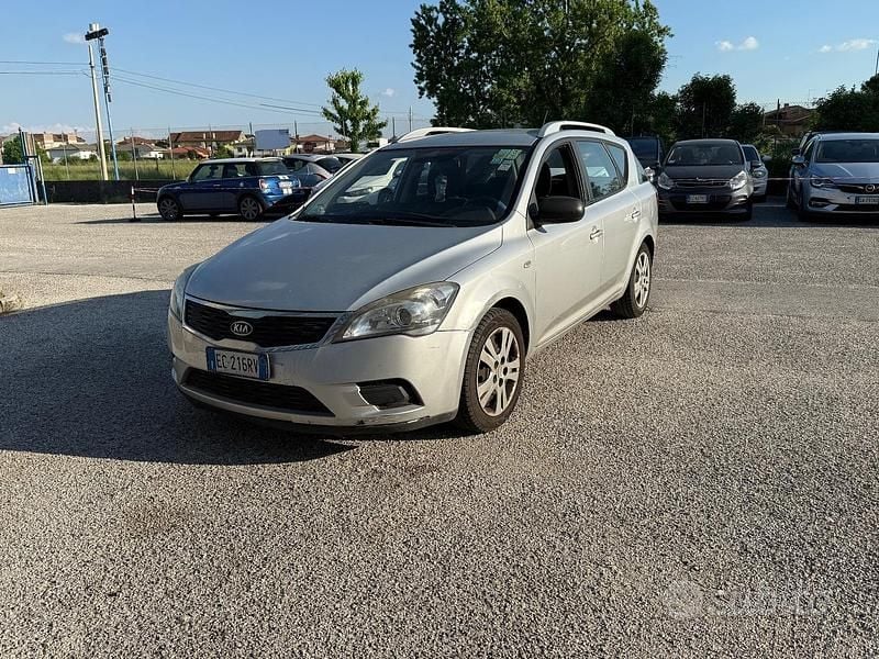 Usata Kia Ceed LX 90 CV (66 kW) 2010 Grigio Utilitaria