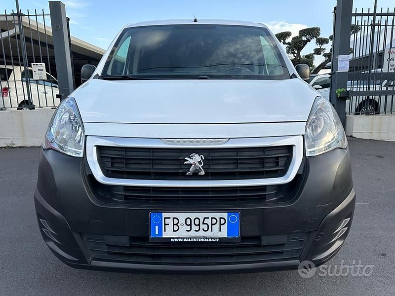 Bianco Usata 2016 Peugeot Partner Comfort Monovolume | 8500 € (Buon prezzo) - Immagine 1/4