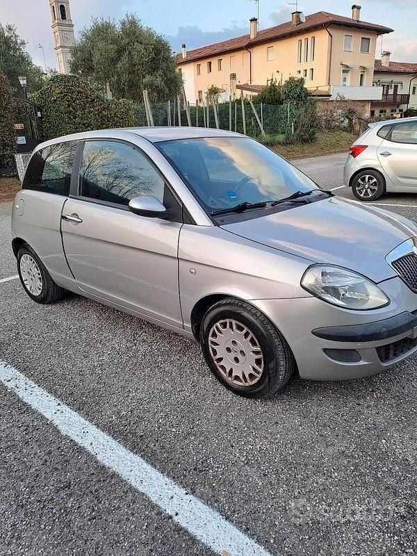 Usata Lancia Ypsilon 60 CV (44 kW) 2003 Utilitaria