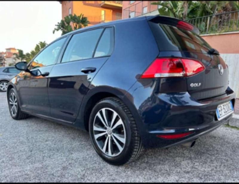 Usata VW Golf VII Comfortline 105 CV (77 kW) 2013 Blu/azzurro Berlina
