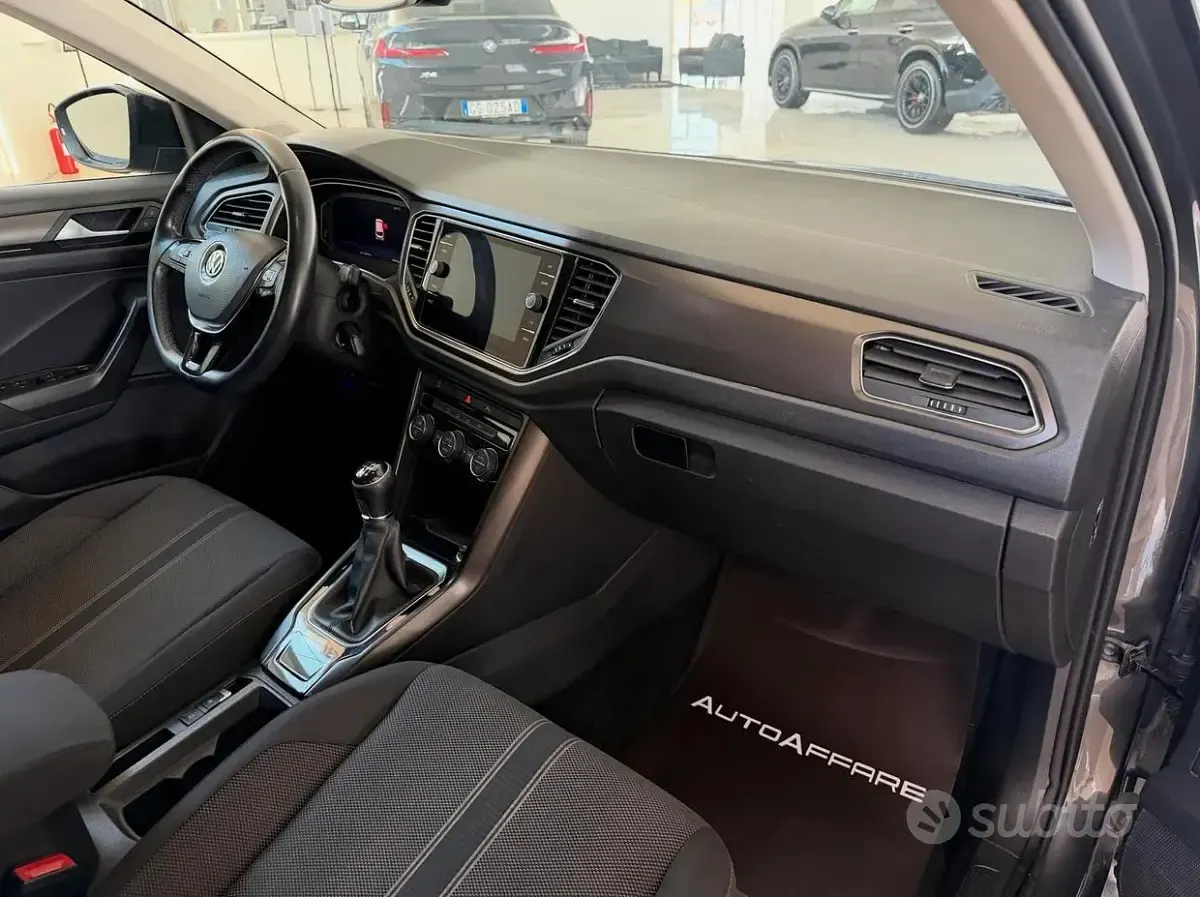 Usata VW T-Roc Style 116 CV (85 kW) 2018 Grigio SUV