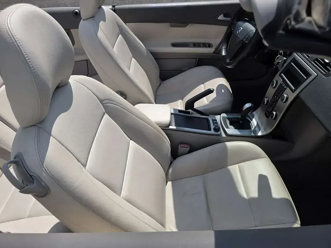 Begagnad Volvo C70 Momentum 184 HK (135 kW) 2008 Blå Cab