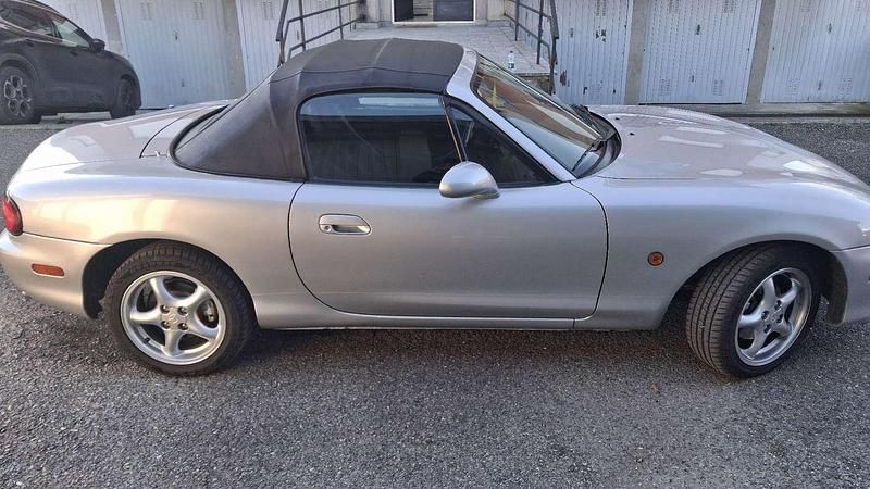 Usata Mazda MX5 110 CV (80 kW) 2001 Grigio Cabrio