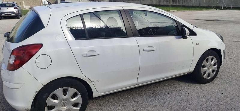 Usata Opel Corsa 86 CV (63 kW) 2015 Berlina
