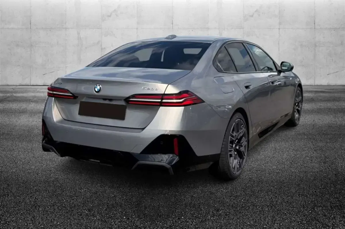 Usata BMW 520 M Sport 197 CV (144 kW) 2025 Grigio SUV