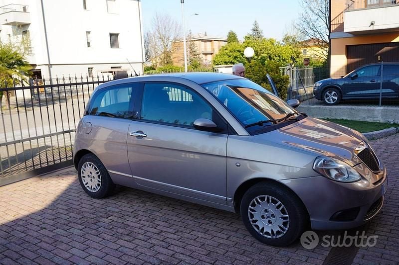 Usata Lancia Ypsilon 60 CV (44 kW) 2008 Marrone Utilitaria