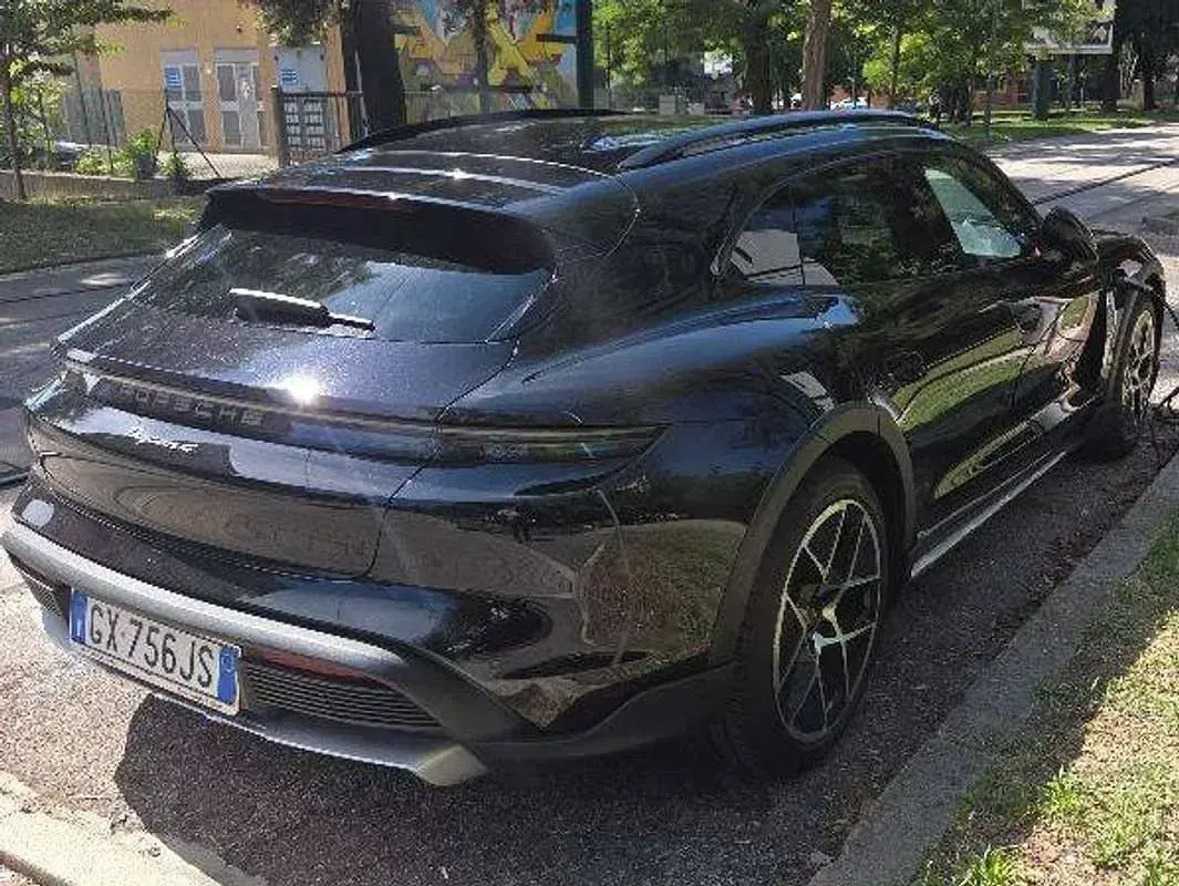 Usata Porsche Taycan 4 Cross Turismo Cross Turismo 319 kW (435 CV) 2024 Nero Station wagon